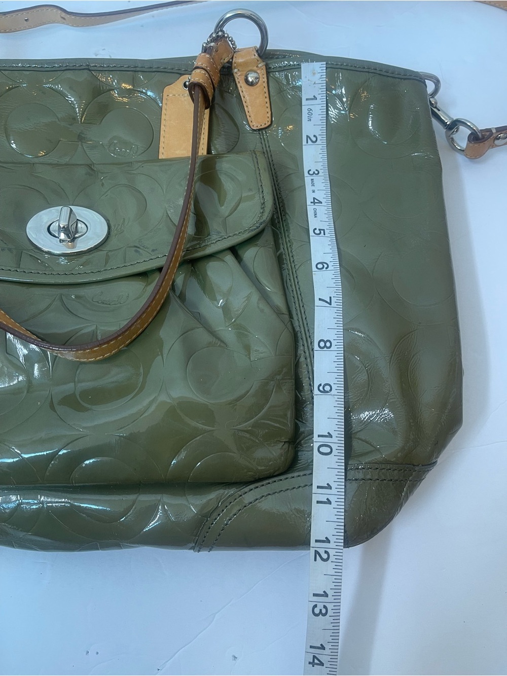 Coach 13179 patent olive green leather tote bag. - Picture 9 of 12